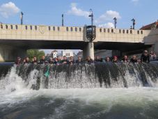 Búvárok gyűjtötték össze a szemetet a Sebes-Körös nagyváradi központi szakaszának mélyéről