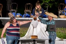 Gyárudvaron indítja új évadát a sepsiszentgyörgyi Tamási Áron Színház