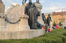 A Mátyás-szobor „Kolozsvár szíve”, mégis folyamatosan megrongálják – mit tesz ez ellen az önkormányzat?