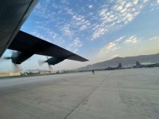 Franciaország befejezte a kimenekítést Afganisztánból: mintegy háromezer embert evakuáltak