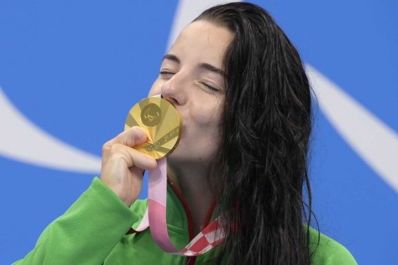 Aranyérmet nyert Illés Fanni 100 méteres mellúszásban