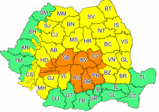 Meghosszabbították a riasztást: hétfőig esni fog az ország nagy részében