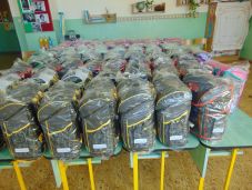 Iskolatáskákat ajándékoz a Rákóczi Szövetség Bihar megyében