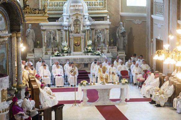 Szatmárnémetiben megáldották a felújított római katolikus székesegyházat