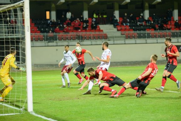 Liga 2: hazai vereséggel kezdte a rájátszást az FK Csíkszereda