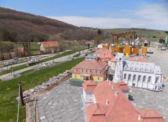 Megújult, bővebb Mini Erdély-park várja péntektől a látogatókat a Szejkén