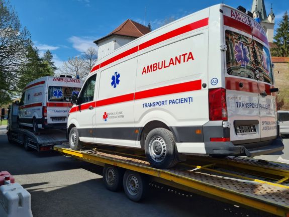 Két új mentőautóval gazdagodott a marosvásárhelyi klinikai kórház