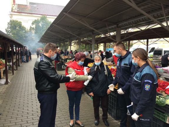 Továbbra is záporoznak a bírságok a járványvédelmi szabályok megszegése miatt