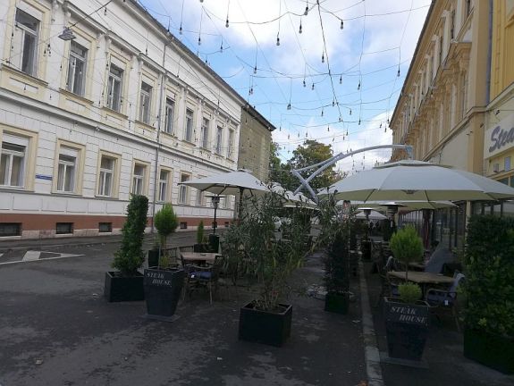 Magyarországon 3,5 millió beoltottnál nyithatnak a teraszok