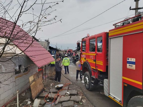 FRISSÍTVE – Ismét lángok csaptak fel a csíksomlyói romatelepen
