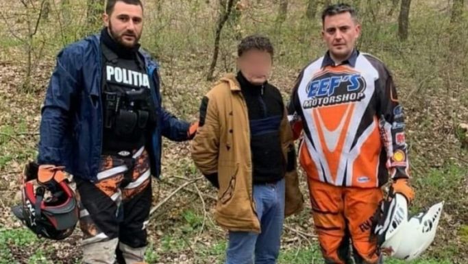 Terepmotoros rendőrök fogták el a Fehér megyei erdőben bujkáló gyilkost