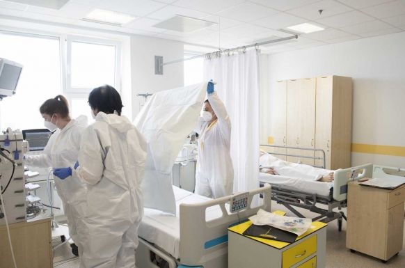 Ezentúl meglátogathatják a kórházban a súlyos Covid-betegeket a hozzátartozók