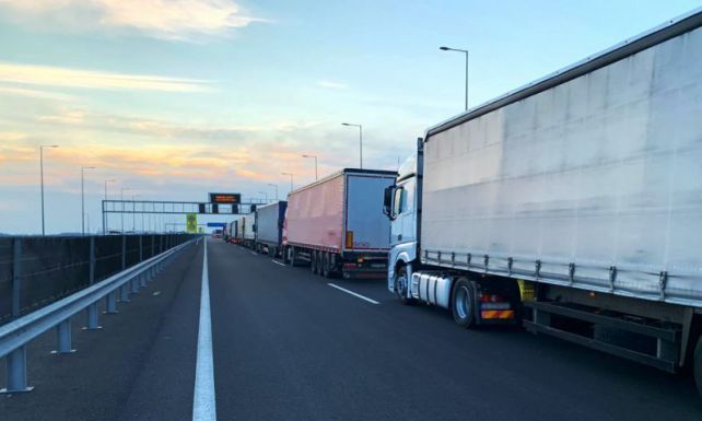 Kilométeres kamionsorok alakultak ki a román–magyar határon
