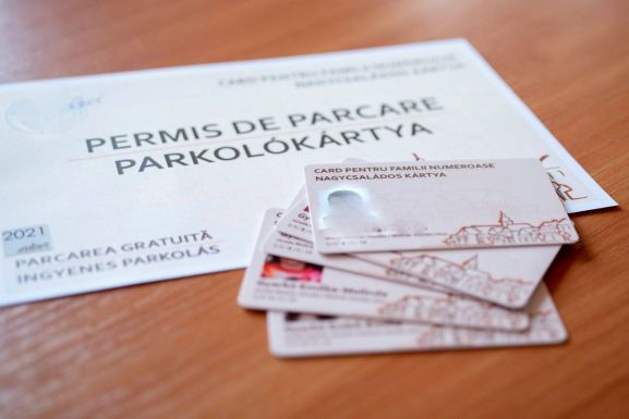 Átadták az első nagycsaládos kártyákat a céhes városban