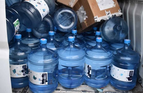 Adócsalás ivóvízzel: becsapták a vásárlókat, megkárosították az államot