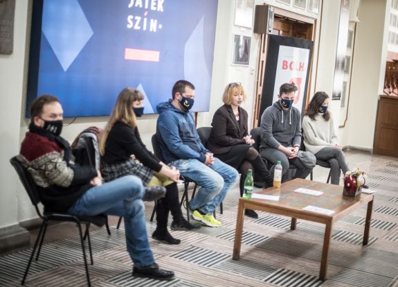 Bolha a fülbe – francia bohózatot mutat be a Csíki Játékszín