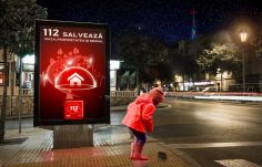 Kilencéves kislány jelentette be a 112-n, hogy elhagyott pénztárcát talált