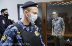 Kezelőorvosai tanácsára abbahagyta az éhségsztrájkot Alekszej Navalnij