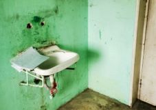 Lakhatatlan ingatlanokat utal ki szociális lakásként a székelyudarhelyi városháza