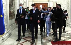 Források: eltekint a kormányfőcserétől az USR–PLUS, de „védelmet” kér cserébe a minisztereinek