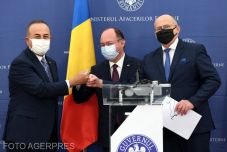 Külügyminiszteri találkozó: fenyegetők az orosz csapatmozgások, de „jó irányba mozdultak el a dolgok”