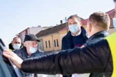 Beruházásokat ellenőrzött Cseke Attila fejlesztési miniszter Bihar megyében