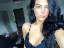 Lejárt román személyivel ment át a magyar-román határon a nagyváradi énekesnő