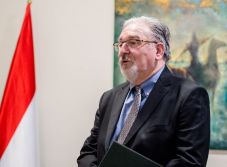 A szerény hetvenkedő