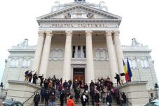 A Rabszolgák kórusával tiltakoznak a tervezett leépítések ellen az aradi filharmonikusok