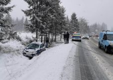 Fennakadásokat okoz a havazás a Hargita megyei közlekedésben