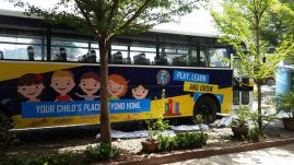 Törvénytervezet: ingyenesen utazhatnak iskolába az elemisek a nagyobb városokban