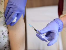 A Pfizer/BioNTech benyújtotta EU-s kérelmét a 12-15 éves korosztály oltásának megkezdésére