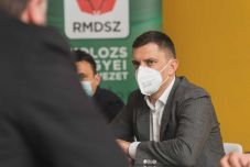 Novák Eduárd miniszter Kolozsváron: minden nap sportoljanak a gyerekek az iskolában