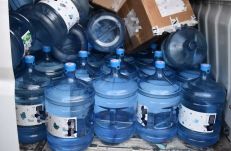 Adócsalás ivóvízzel: becsapták a vásárlókat, megkárosították az államot