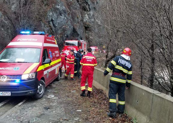 Felborult három csónak 22 emberrel vadvízi evezés közben; egy személy életét vesztette