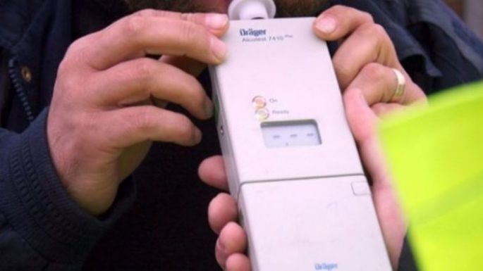 Azt hitték a rendőrök, elromlott az alkoholszondájuk, annyira ittas volt az autóvezető