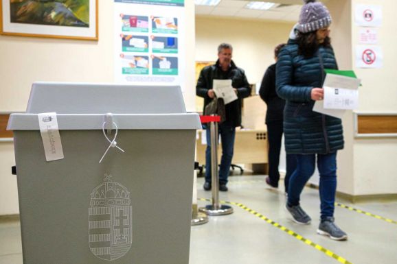 Magyarországi választás: a szavazásra jogosultak 67,8 százaléka vett részt a voksoláson 18.30-ig