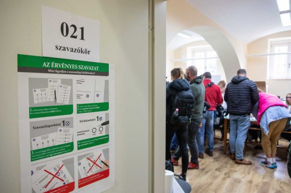 Magyarországi választások: a jogosultak 40 százaléka szavazott 13 óráig