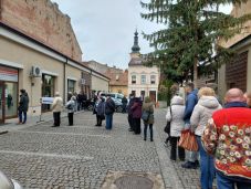 Kolozsvár: sorban állnak, hogy szavazhassanak