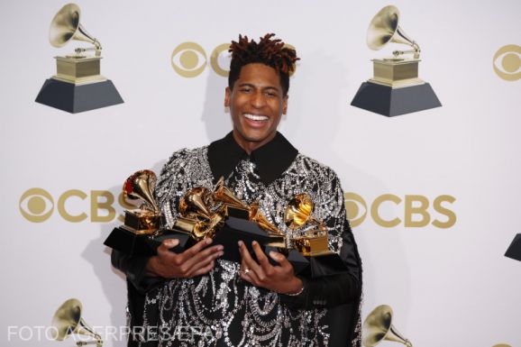 Grammy-díj: Jon Batiste nyerte a legtöbb elismerést