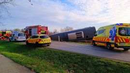 Vonat elé hajtott egy kisteherautó a Csongrád-Csanád megyei Mindszentnél