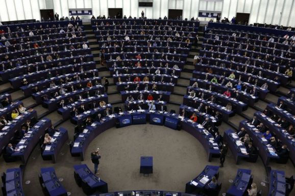 Az EP teljes energiaembargót vezetne be Oroszország ellen