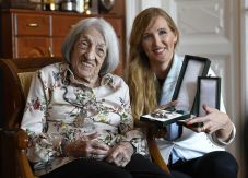 Keleti Ágnes 101 évesen kapta meg a Magyar Érdemrend Középkeresztje a Csillaggal kitüntetést