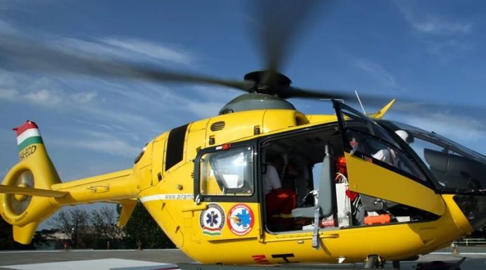 FRISSÍTVE - Álló teherautónak ütközött egy romániai kisbusz Ártándnál