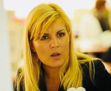 Elena Udrea egyelőre a bolgár hatóságok őrizetében marad