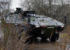 Németország további száz páncélozott harcjárművet szállít Nagy-Britanniának