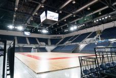 Szombaton még nem kellett, hétfőn már igen: átvette a nagyváradi önkormányzat az új sportcsarnokot 