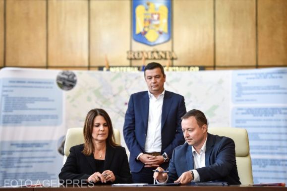 Aláírták a Déli-Kárpátokat átszelő, legdrágább autópálya-szakasz megépítéséről szóló szerződést