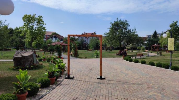 Párakapukat helyeztek el Kézdivásárhelyen