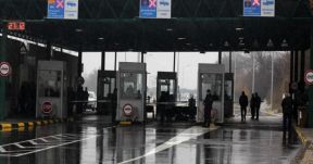 Megkezdték a barikádok lebontását a szerb-koszovói határon